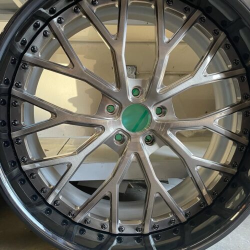 24″ Premium Staggered Forged Wheels – Brushed Gunmetal Face & Gloss Black Lips (5×150 Fitment for G-Wagon)