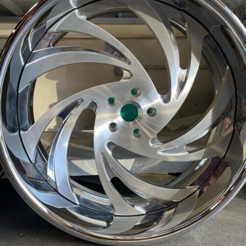 26″ Premium Staggered Forged Wheels – Polished Precision Finish (5×5 Bolt Pattern, 2.5″ Front & 5″ Rear Lips)